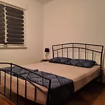 아파트 Apartmensts Arsen 928 풀라