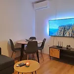 아파트 Apartmensts Arsen 928 풀라