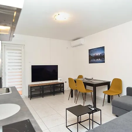 Apartment Apartmensts Arsen 928 Pula
