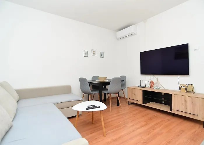 아파트 Apartmensts Arsen 928 풀라