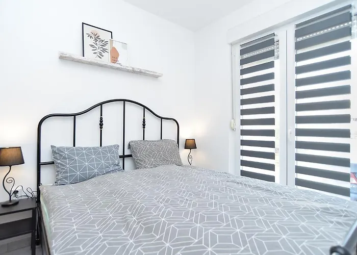 아파트 Apartmensts Arsen 928 *