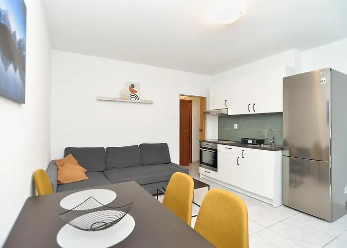 Apartmensts Arsen 928 아파트 풀라