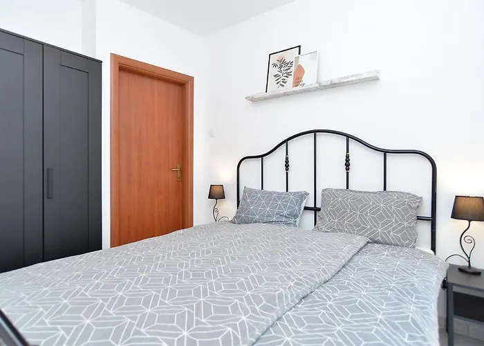Apartmensts Arsen 928 * 풀라