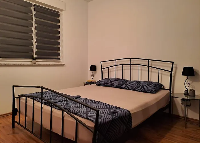 아파트 Apartmensts Arsen 928 풀라