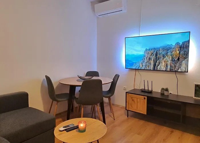 아파트 Apartmensts Arsen 928 풀라