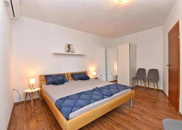 Apartmensts Arsen 928 아파트 풀라