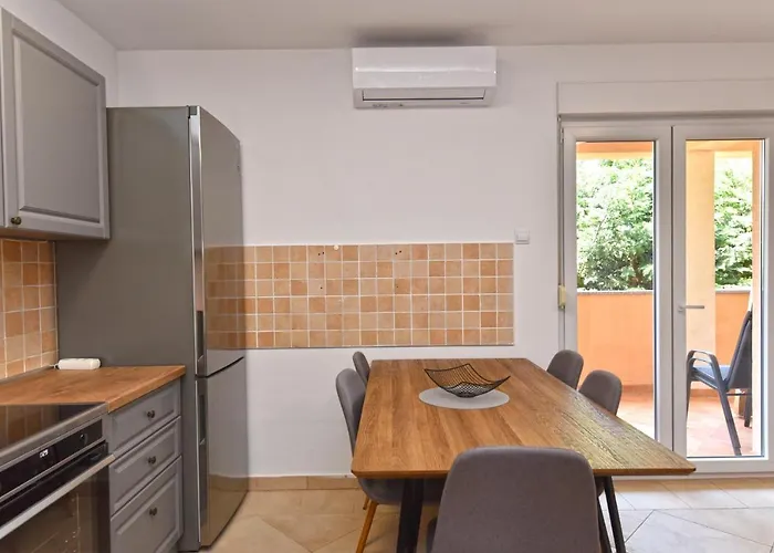 Apartmensts Arsen 928 * 풀라