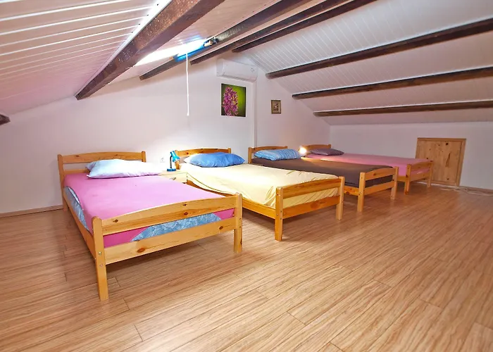 아파트 Apartmensts Arsen 928 풀라