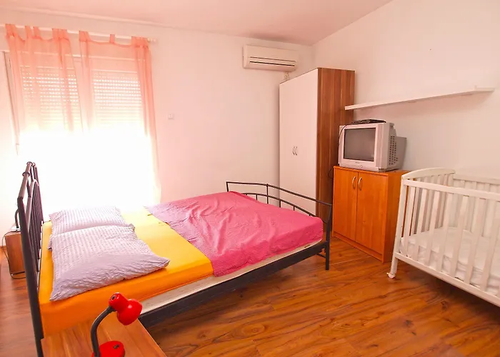 아파트 Apartmensts Arsen 928 풀라