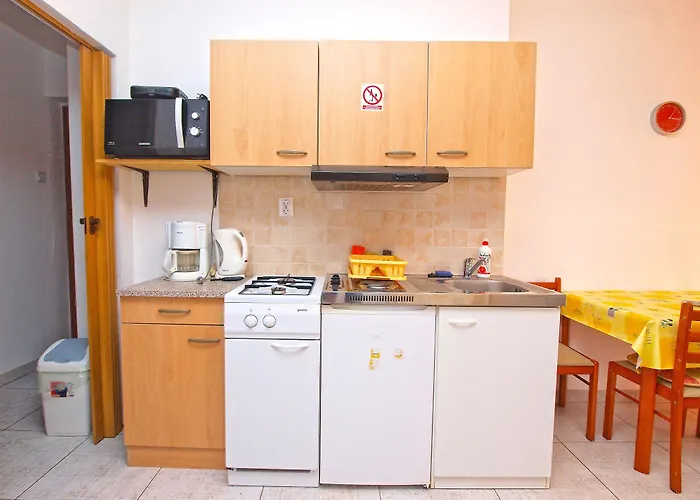 아파트 Apartmensts Arsen 928 풀라