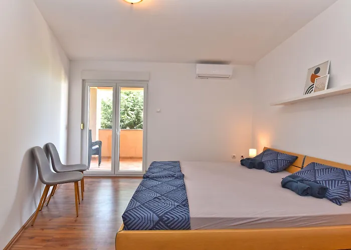 Apartmensts Arsen 928 풀라